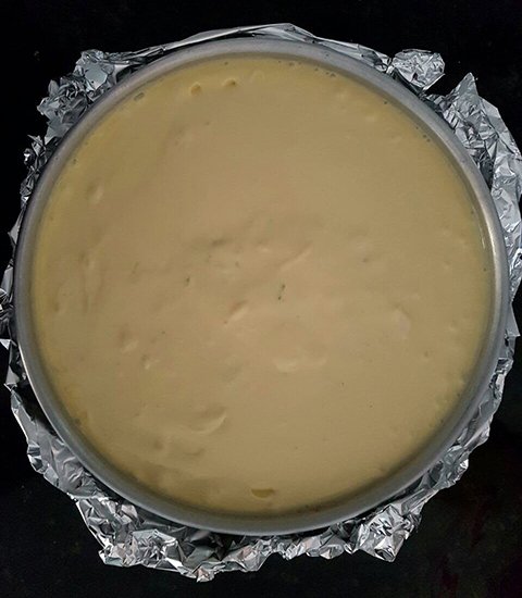 Cheesecake de mascarpone pronto para ir ao forno.