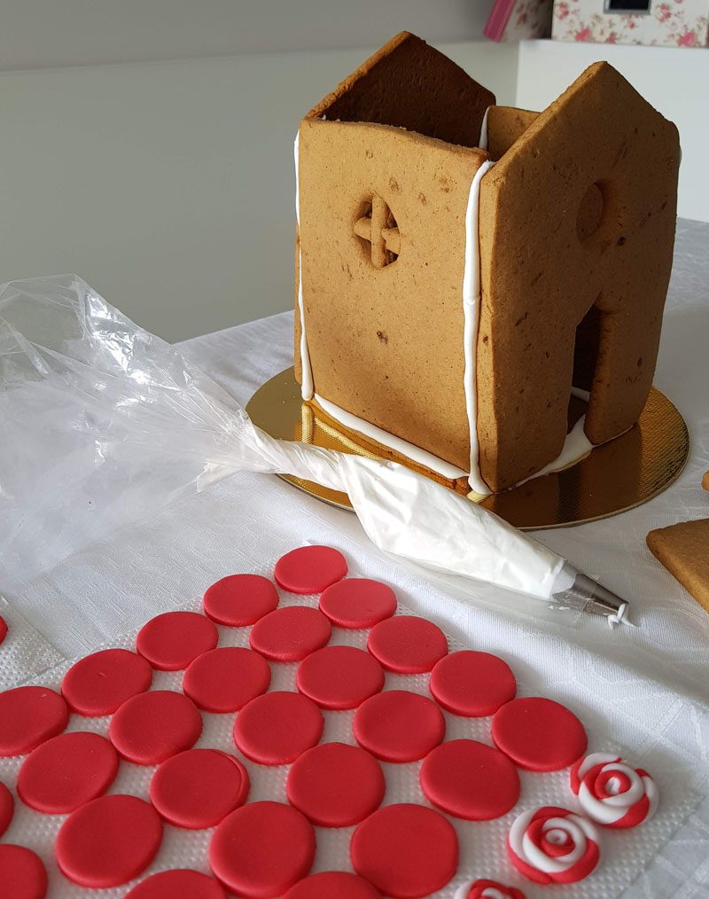 montagem casinha de biscoitos de natal