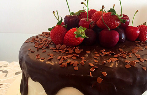 Bolo de Brigadeiro e Cereja