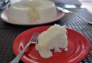 Cuscuz de tapioca com coco e leite condensado